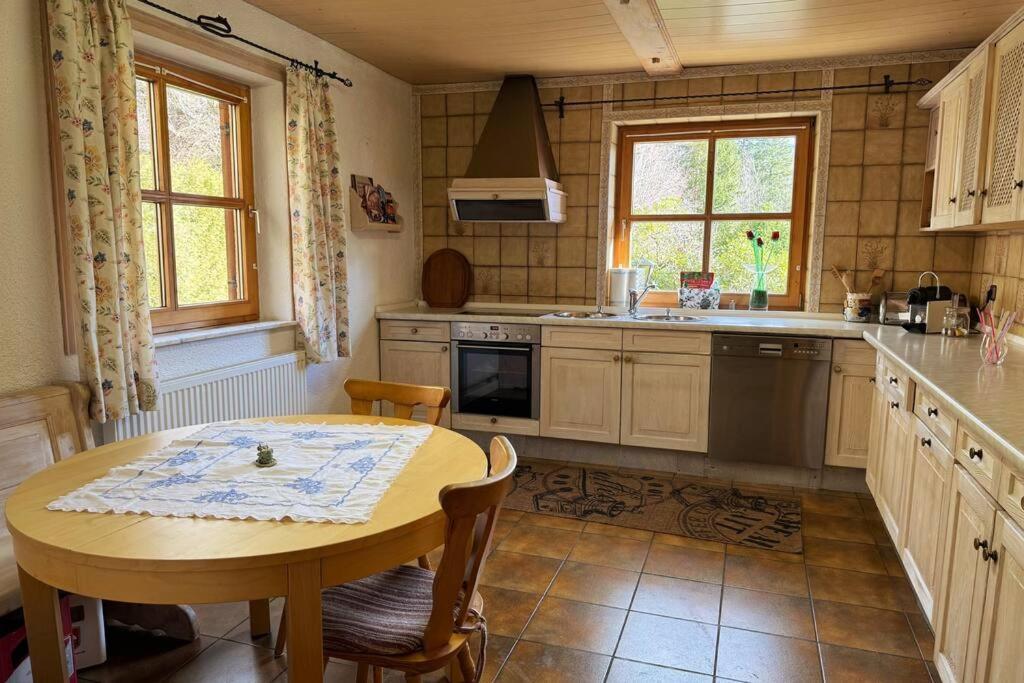 Romantisches Alpenchalet - Mit Sauna Und Kamin - Ruhig Und Zentral Bad Tölz Exteriör bild